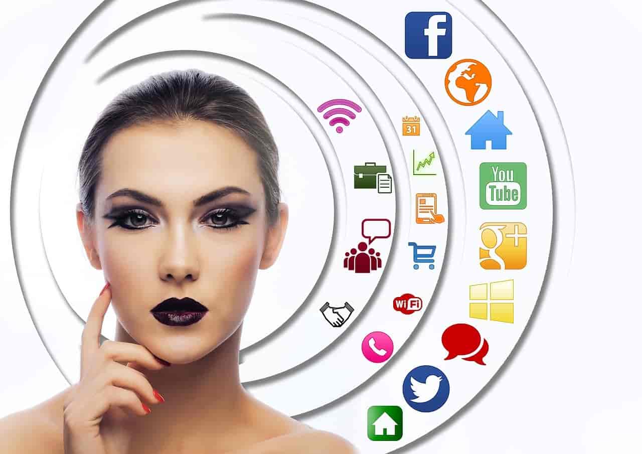 social-marketing-woman